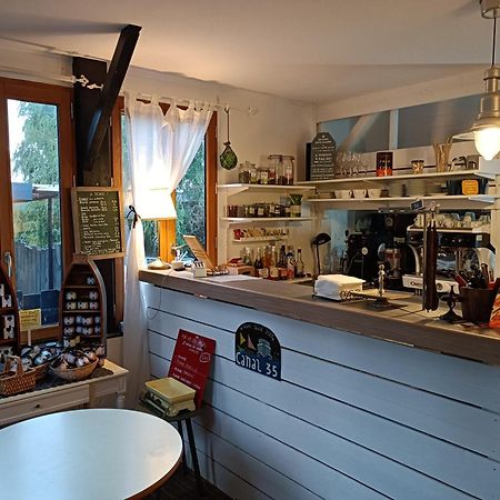 Ille Flottante, Maison Eclusiere Et Hebergements Insolites Sur Le Canal Hédé Eksteriør billede