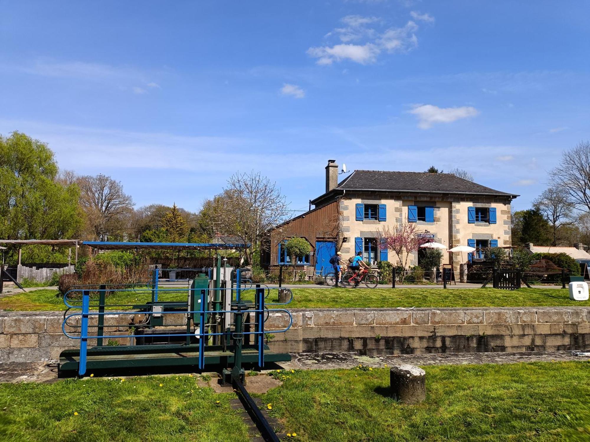 Ille Flottante, Maison Eclusiere Et Hebergements Insolites Sur Le Canal Hédé Eksteriør billede