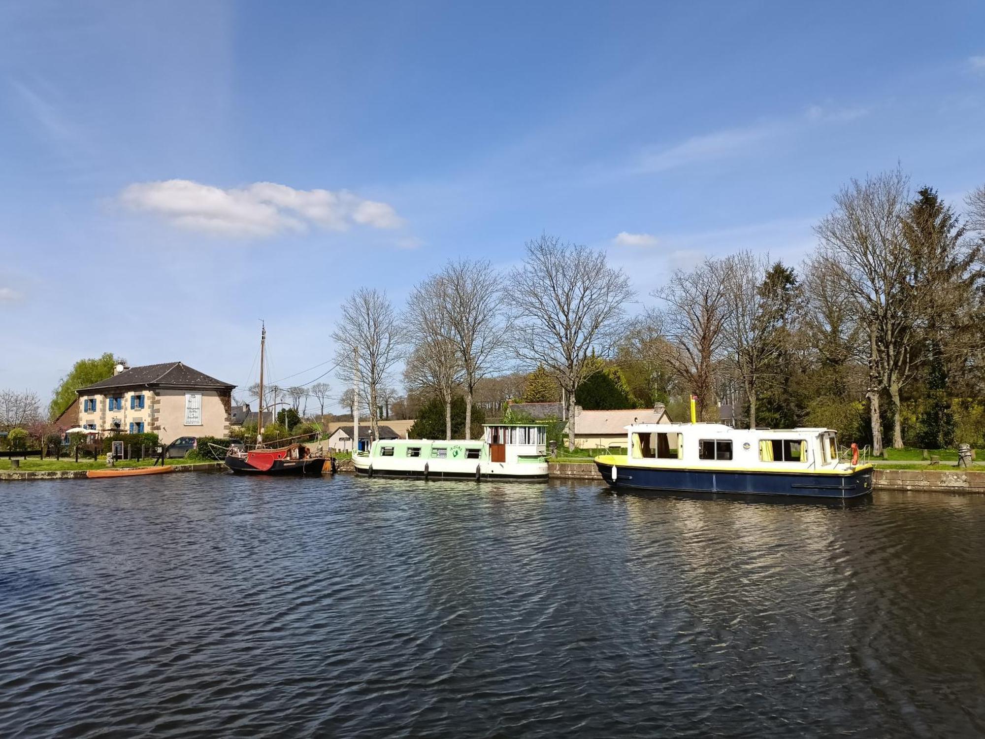 Ille Flottante, Maison Eclusiere Et Hebergements Insolites Sur Le Canal Hédé Eksteriør billede