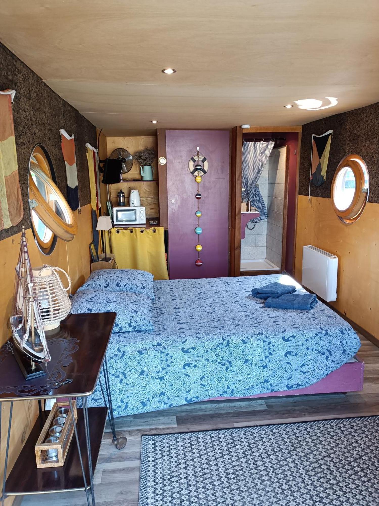 Ille Flottante, Maison Eclusiere Et Hebergements Insolites Sur Le Canal Hédé Eksteriør billede