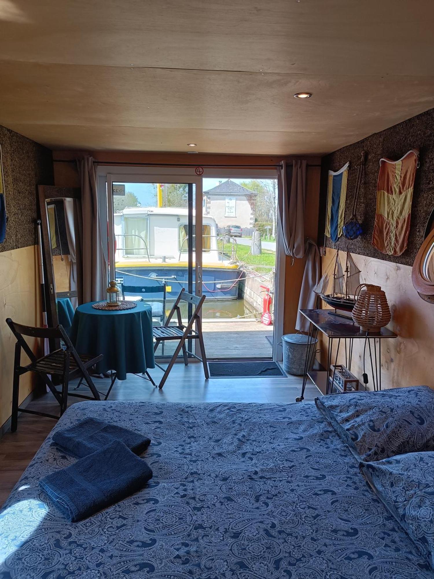 Ille Flottante, Maison Eclusiere Et Hebergements Insolites Sur Le Canal Hédé Eksteriør billede