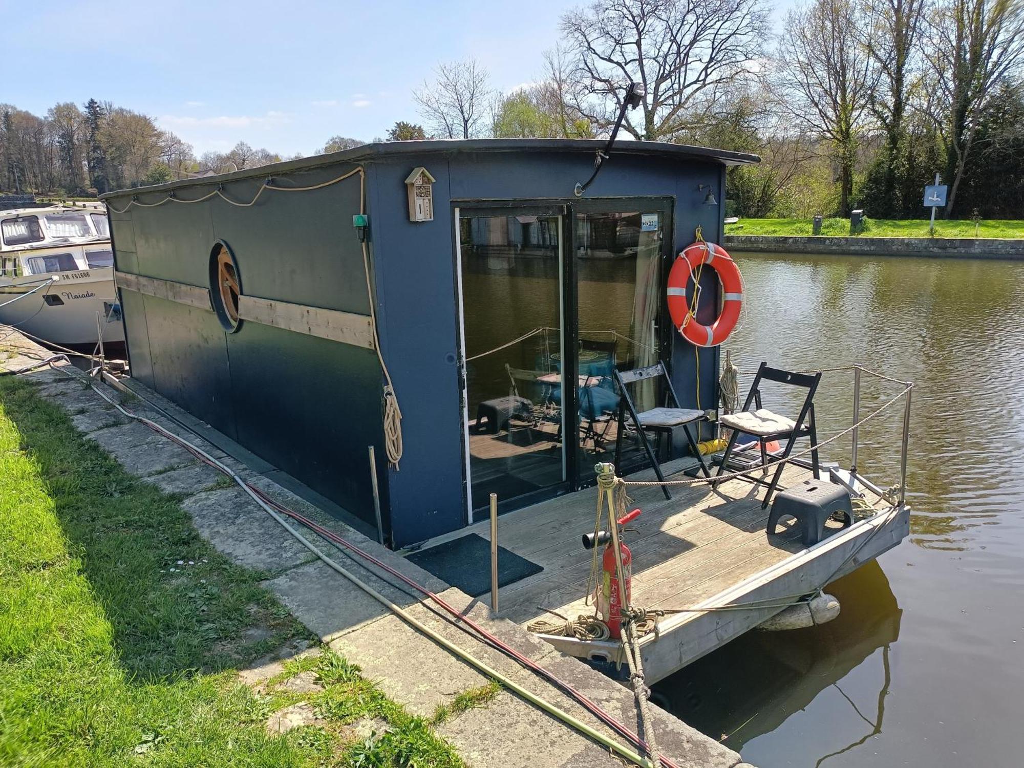 Ille Flottante, Maison Eclusiere Et Hebergements Insolites Sur Le Canal Hédé Eksteriør billede