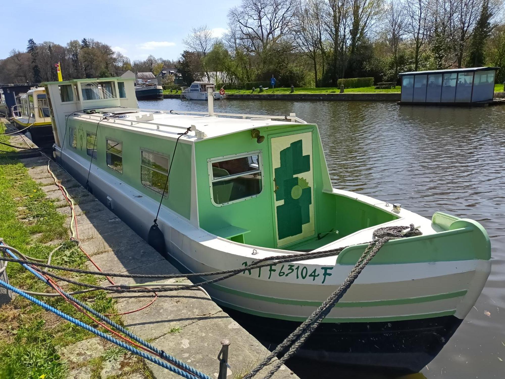 Ille Flottante, Maison Eclusiere Et Hebergements Insolites Sur Le Canal Hédé Eksteriør billede