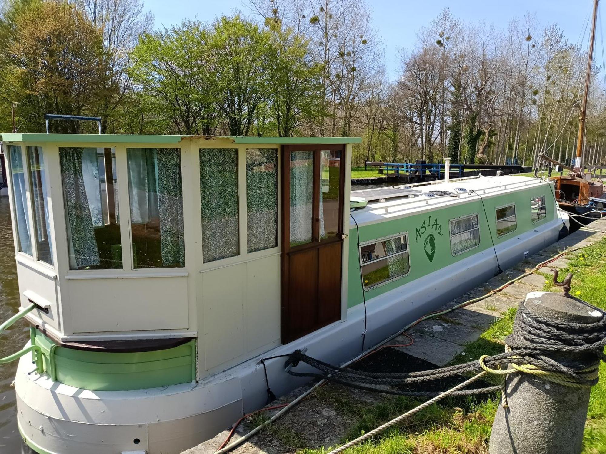 Ille Flottante, Maison Eclusiere Et Hebergements Insolites Sur Le Canal Hédé Eksteriør billede